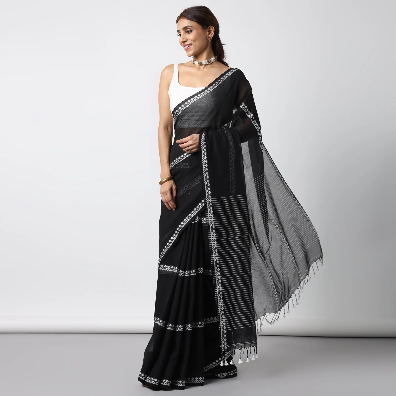 Moonlight Handwoven Mulmul Cotton Saree - Image 5