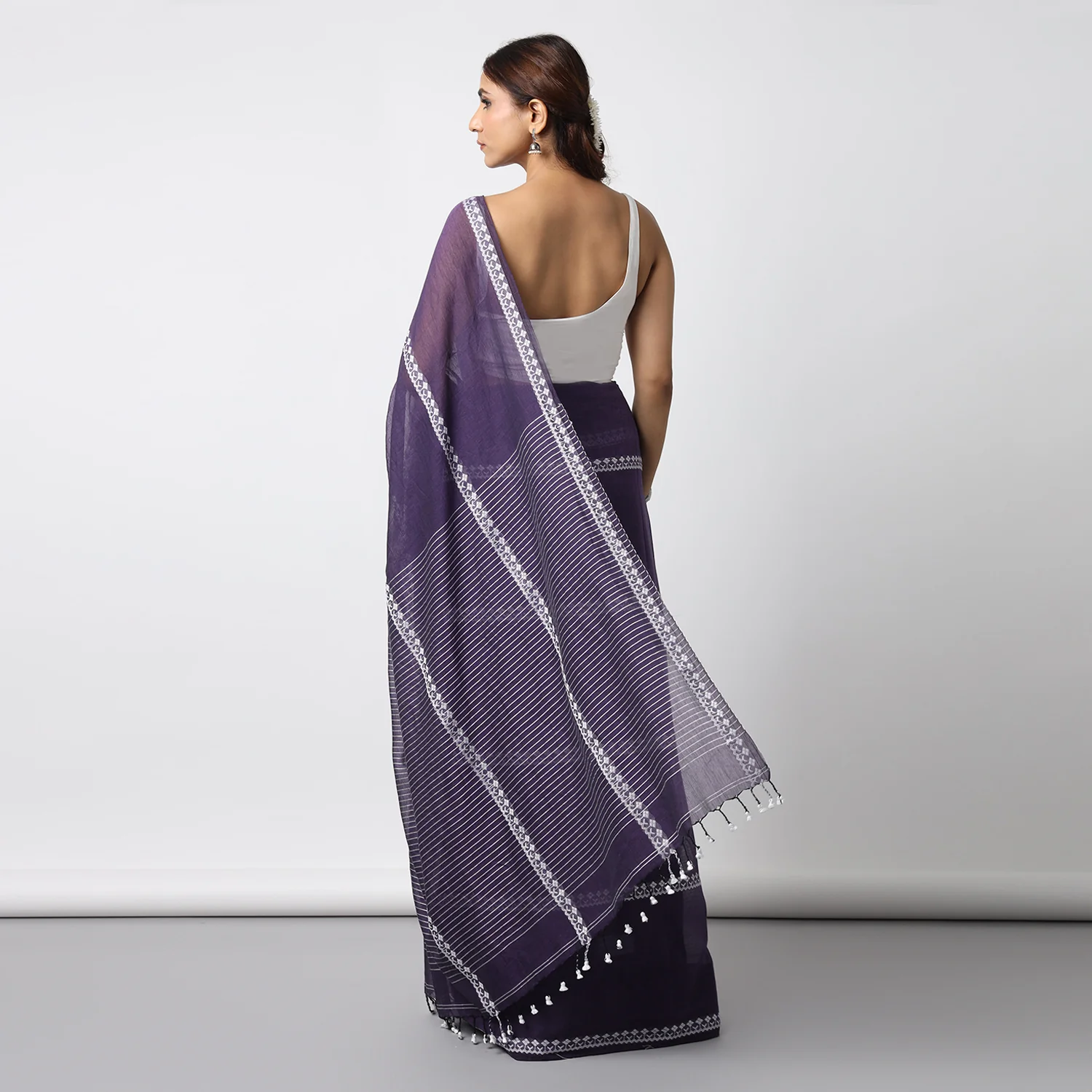 Dark Purple Handwoven Mulmul Cotton Saree - Image 3