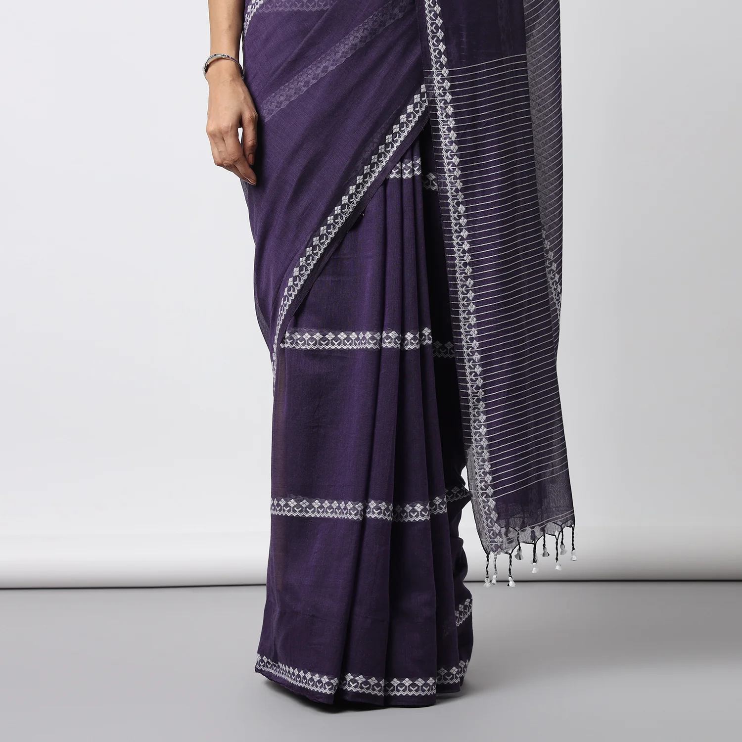 Dark Purple Handwoven Mulmul Cotton Saree - Image 7