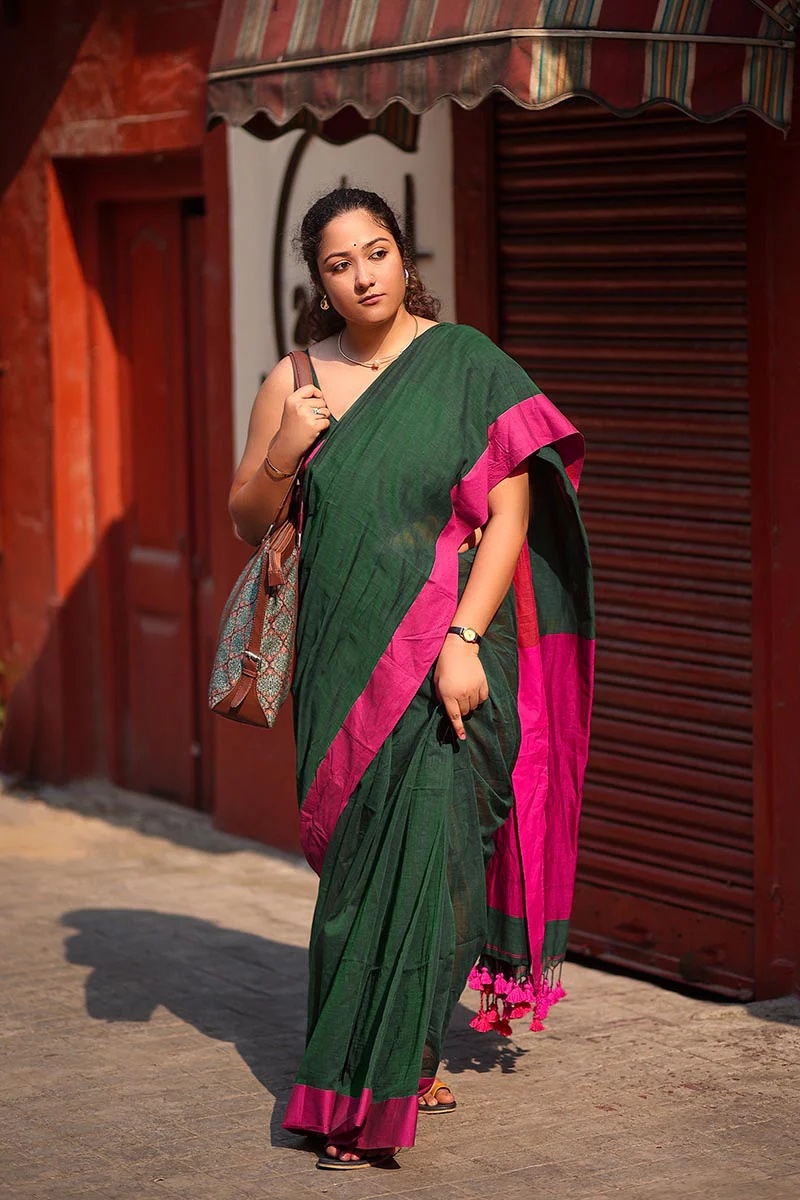 Emerald & Pink Handwoven Pure Mulmul Cotton Saree - Image 5