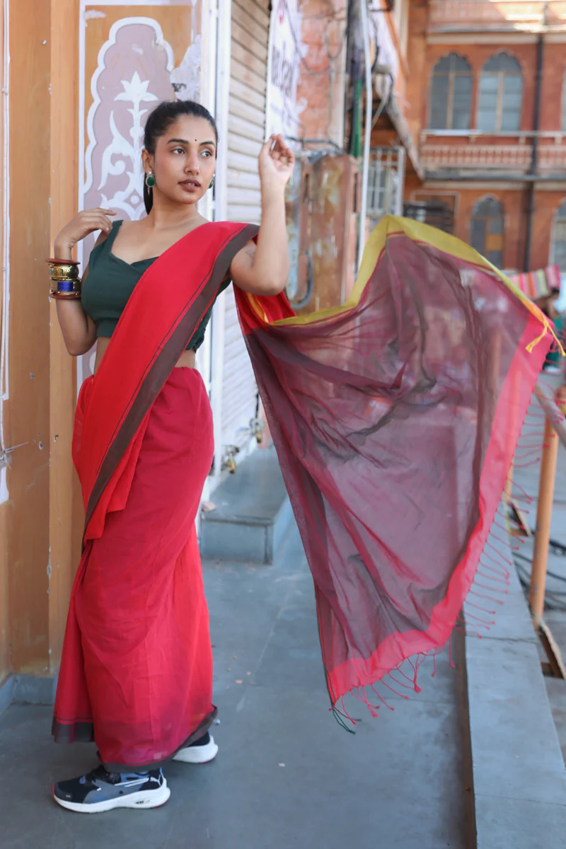 Gulnar - Handwoven Pure Mulmul Cotton Saree - Image 3