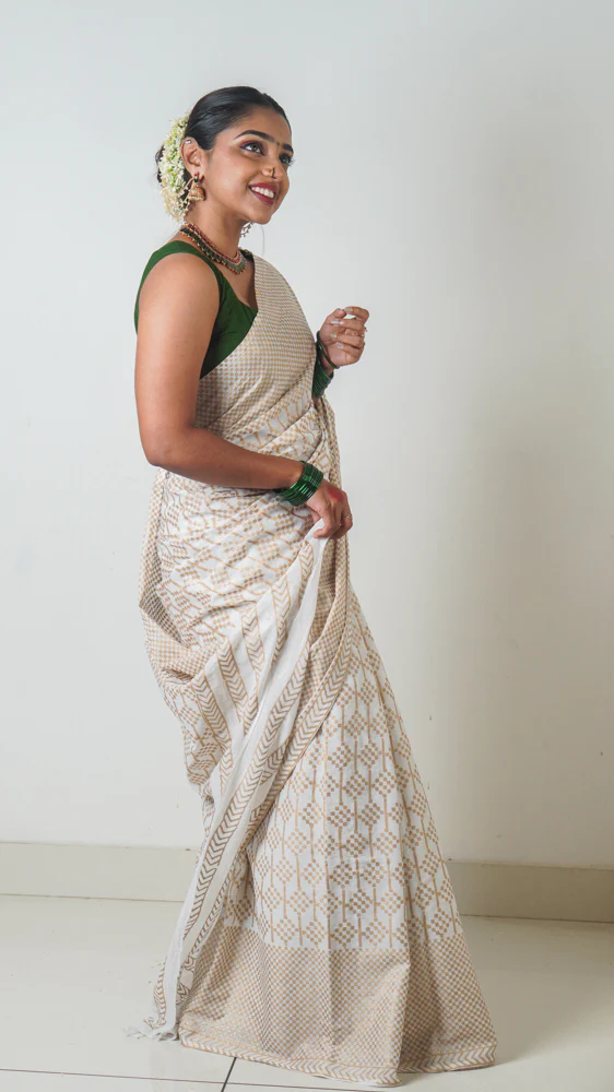 Kavya White Gold Mulmul Cotton Hand Block Print Saree - Image 3
