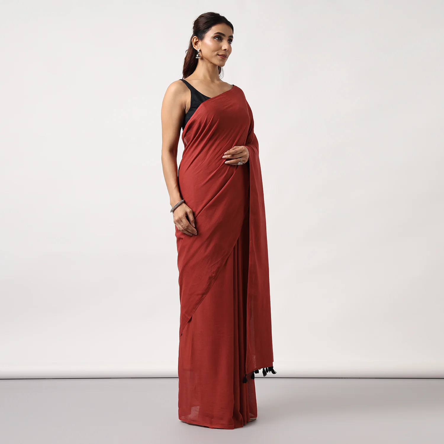 Midnight Rose - Dark Red Mulmul Cotton Saree with Tassels - Image 3