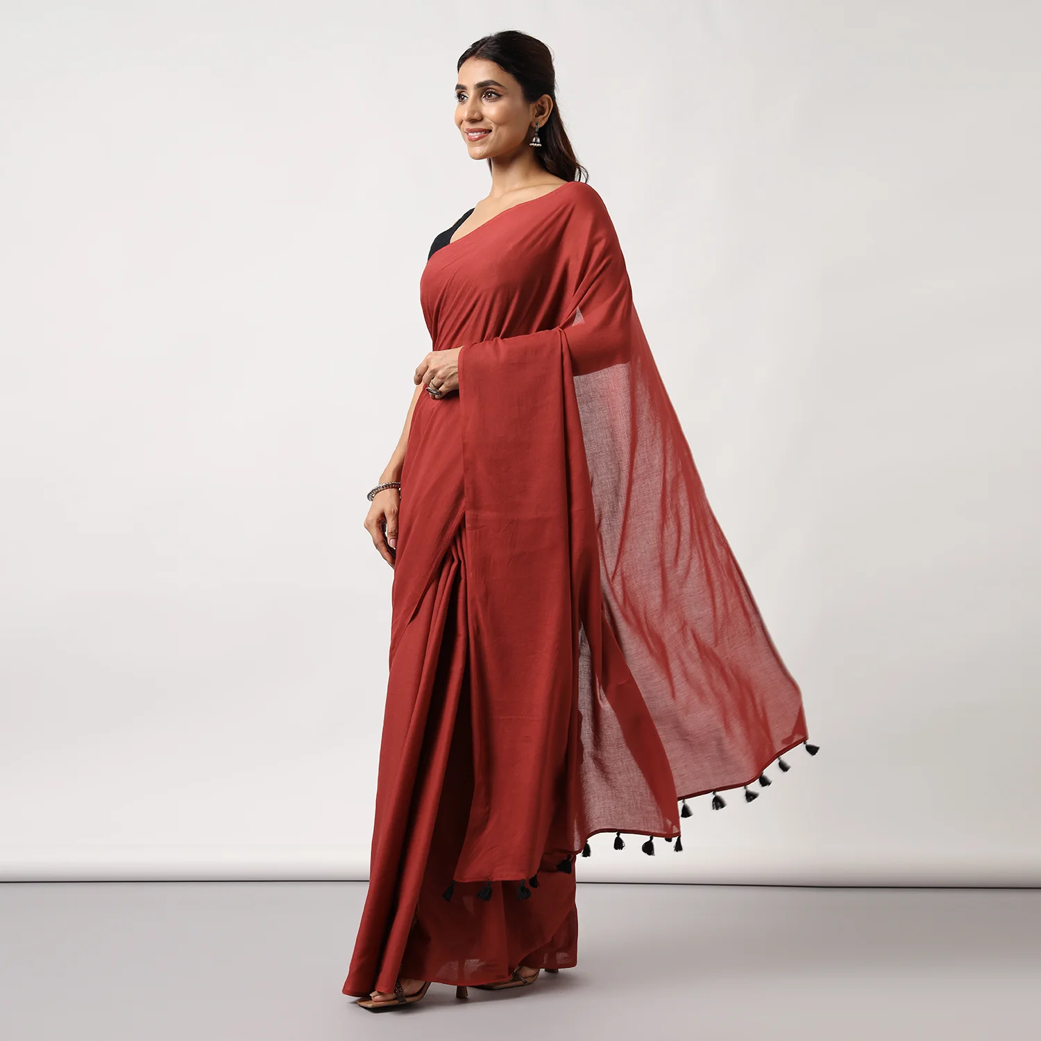 Midnight Rose - Dark Red Mulmul Cotton Saree with Tassels - Image 4