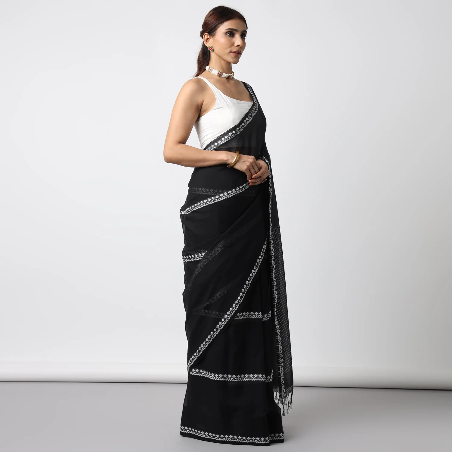 Moonlight Handwoven Mulmul Cotton Saree - Image 3