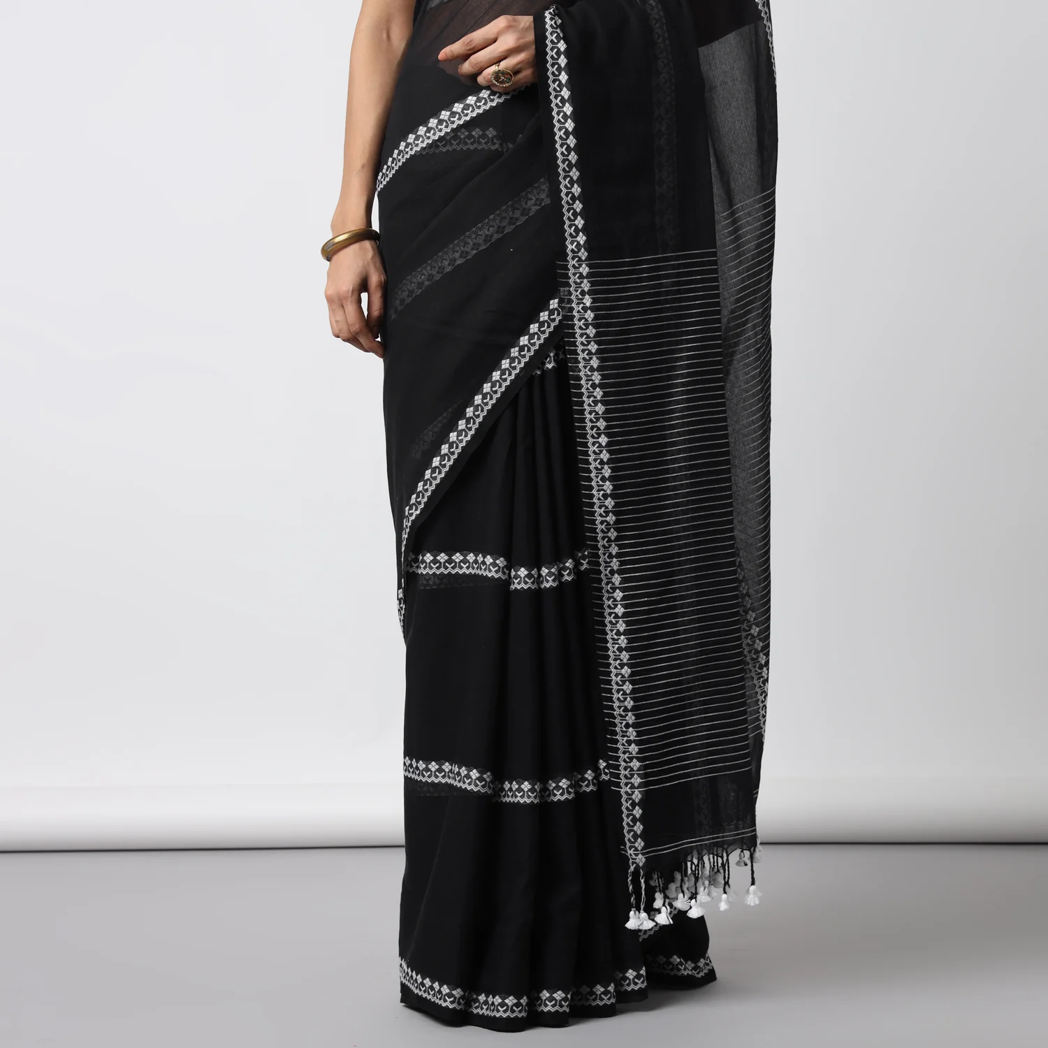 Moonlight Handwoven Mulmul Cotton Saree - Image 7