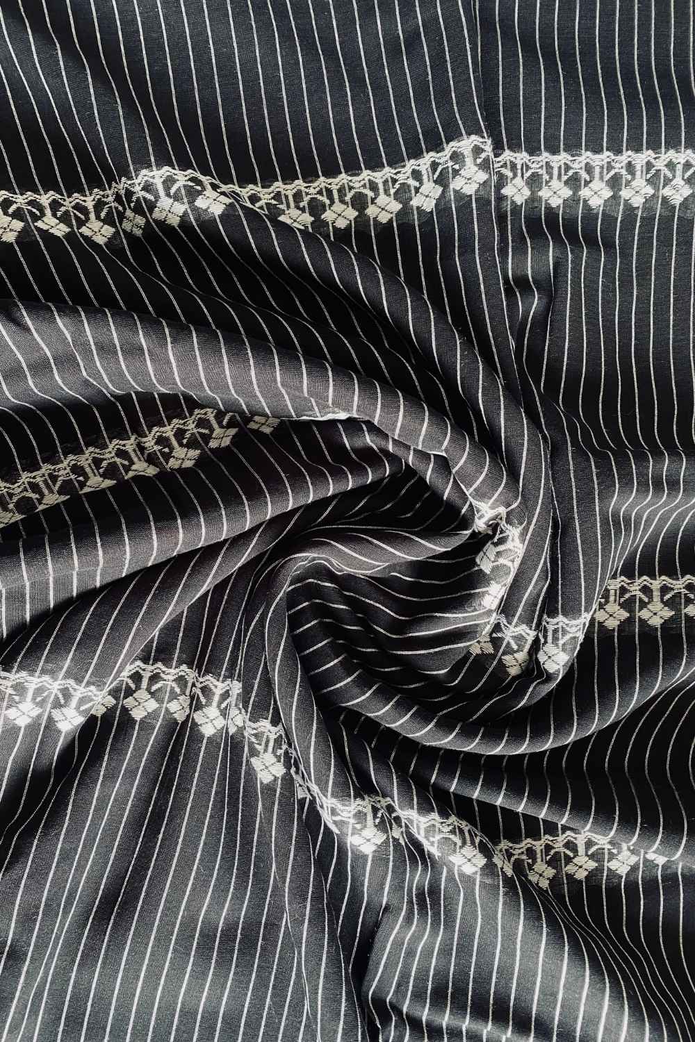 Moonlight Handwoven Mulmul Cotton Saree - Image 8