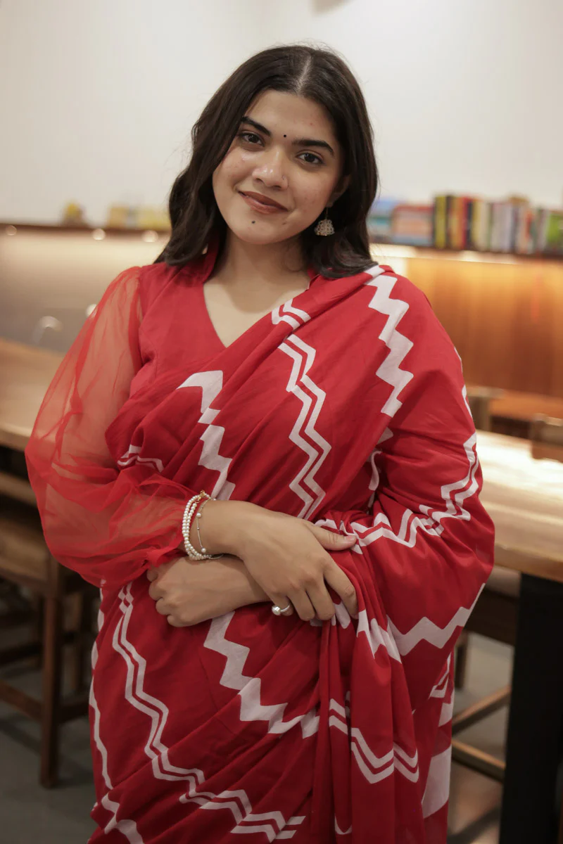 Pakeezah Red Printed Mulmul Cotton Saree - Image 4