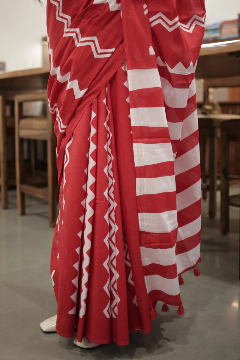 Pakeezah Red Printed Mulmul Cotton Saree - Image 5