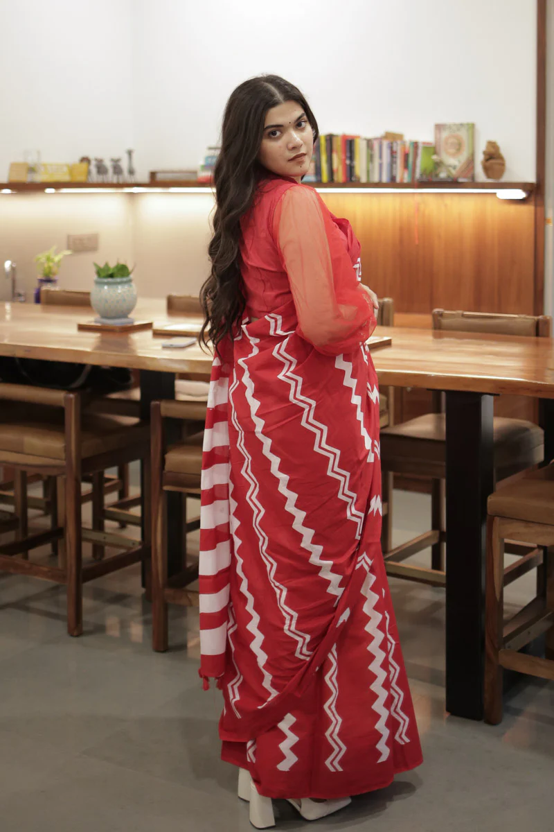 Pakeezah Red Printed Mulmul Cotton Saree - Image 6