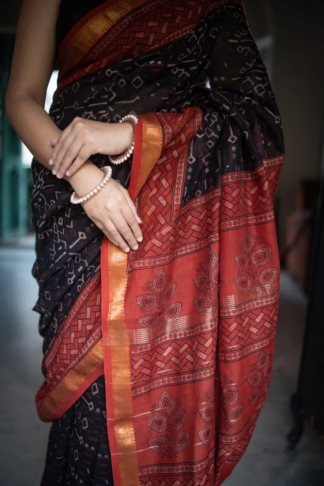 Red Earth - Hand Block Printed Silk Cotton Maheshwari Saree - Image 3