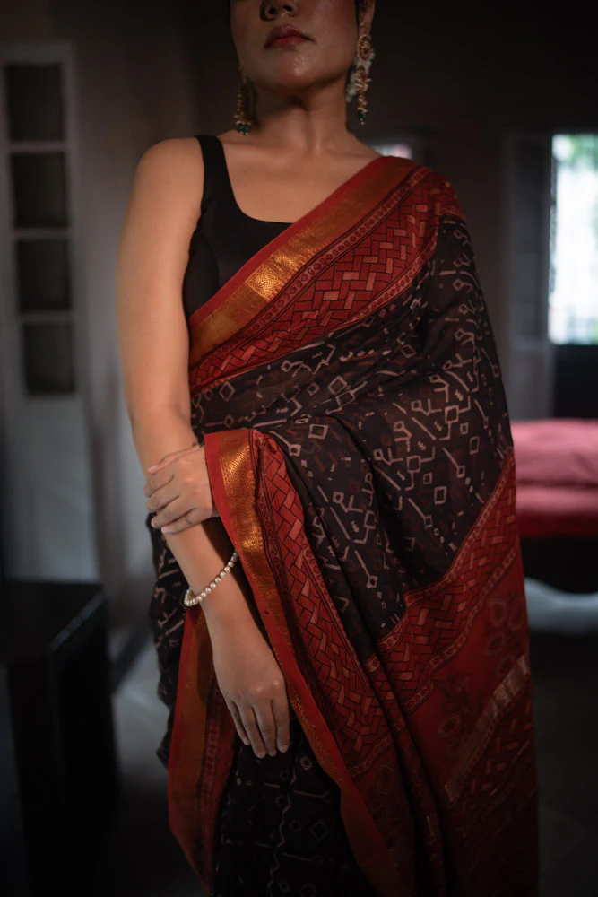 Red Earth - Hand Block Printed Silk Cotton Maheshwari Saree - Image 4