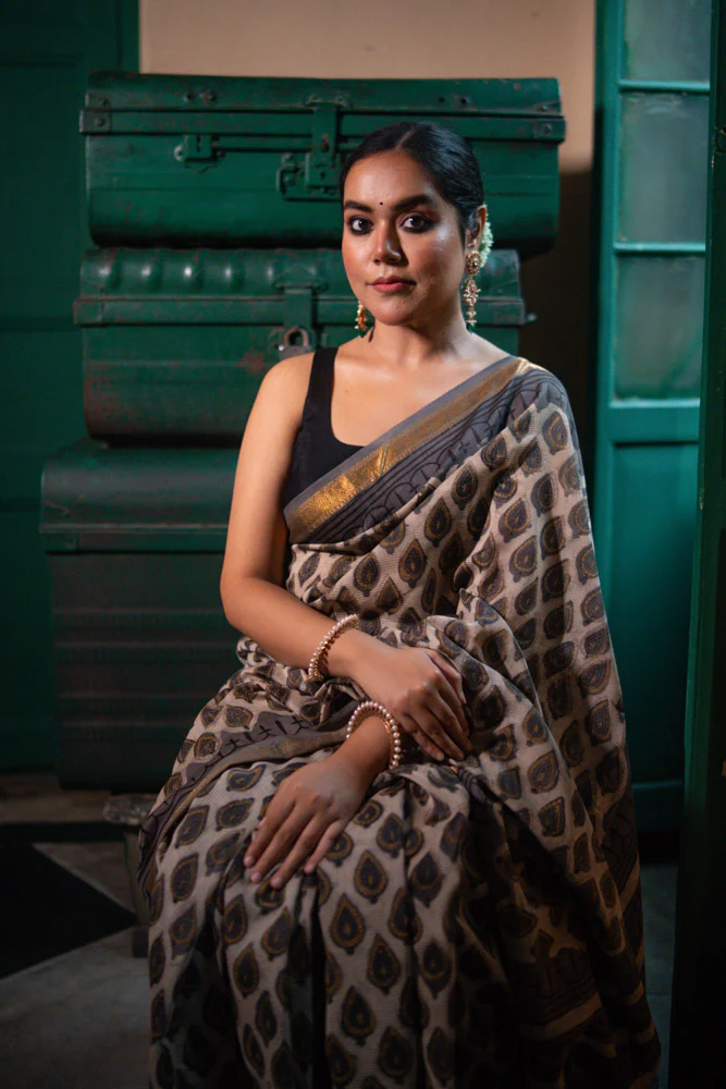 River Dust - Hand Block Printed Silk Cotton Maheshwari Saree - Image 3