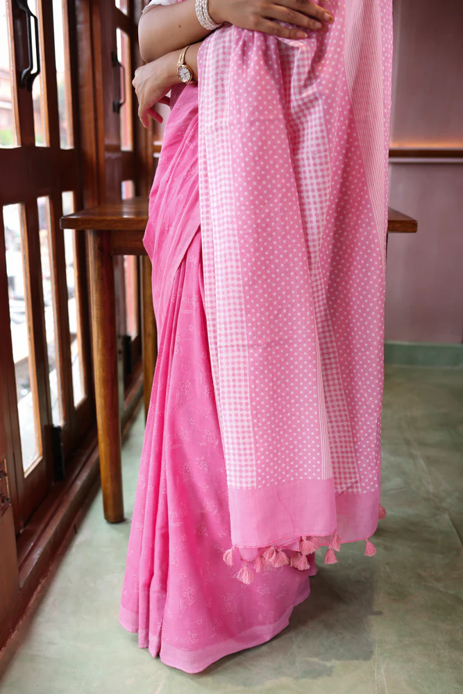 Rose-tinted memories Printed Mulmul Cotton Saree - Image 8