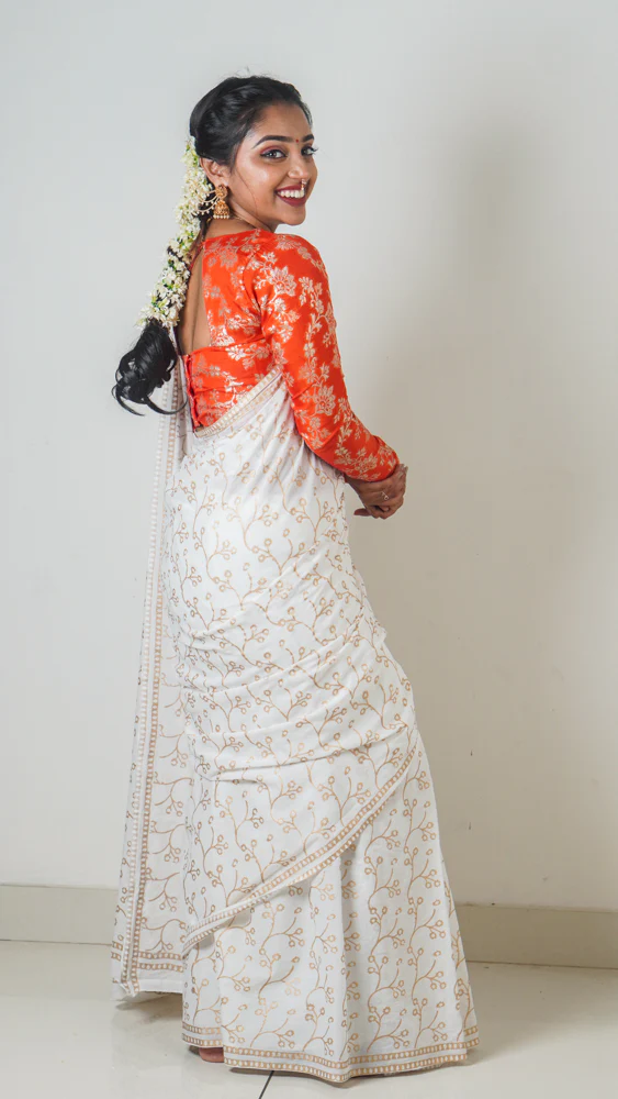 Vaidehi White Gold Mulmul Cotton Hand Block Print Saree - Image 5