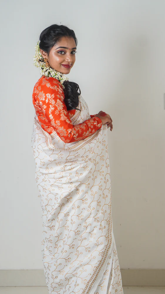 Vaidehi White Gold Mulmul Cotton Hand Block Print Saree - Image 6