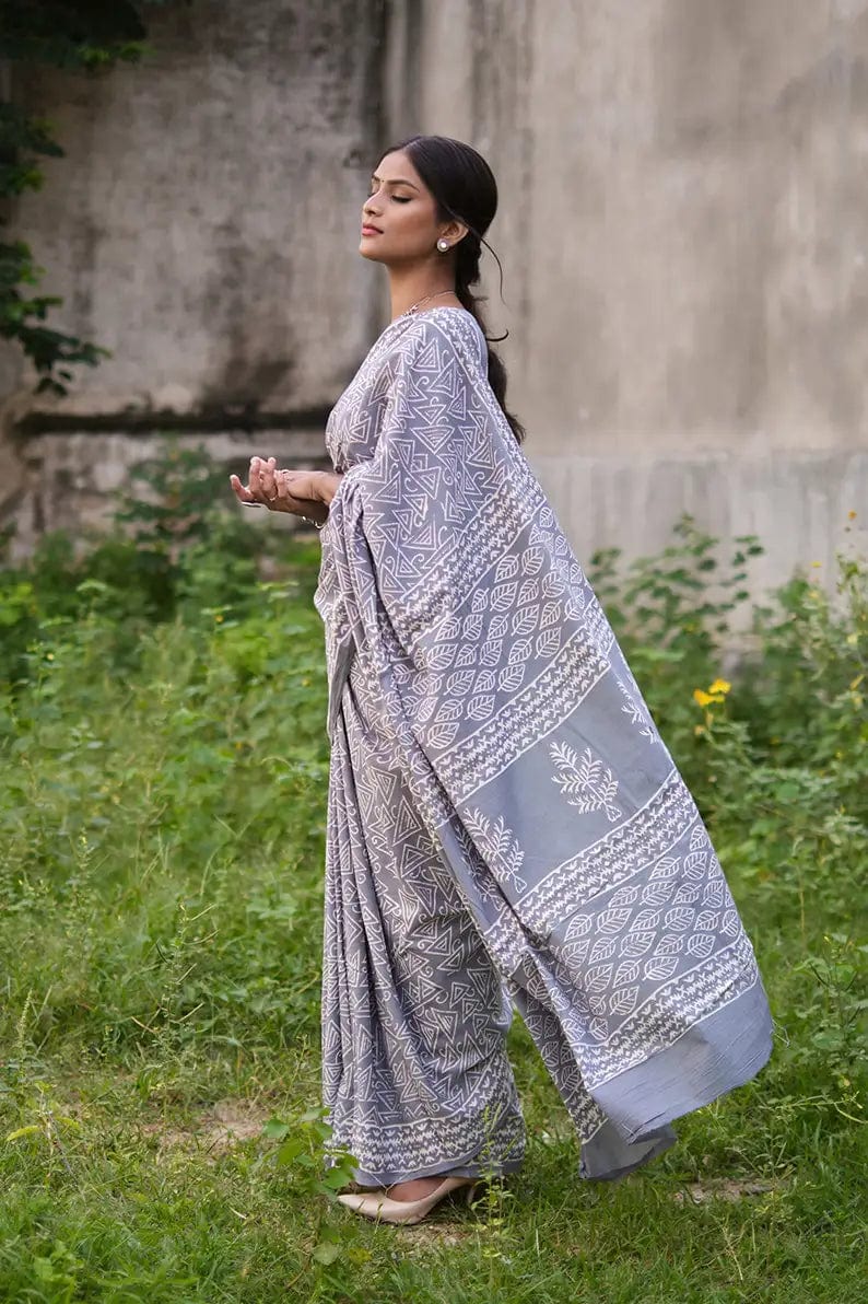 Walking in Cochin - Grey Block Print Mulmul Cotton Bagru Saree - Image 4