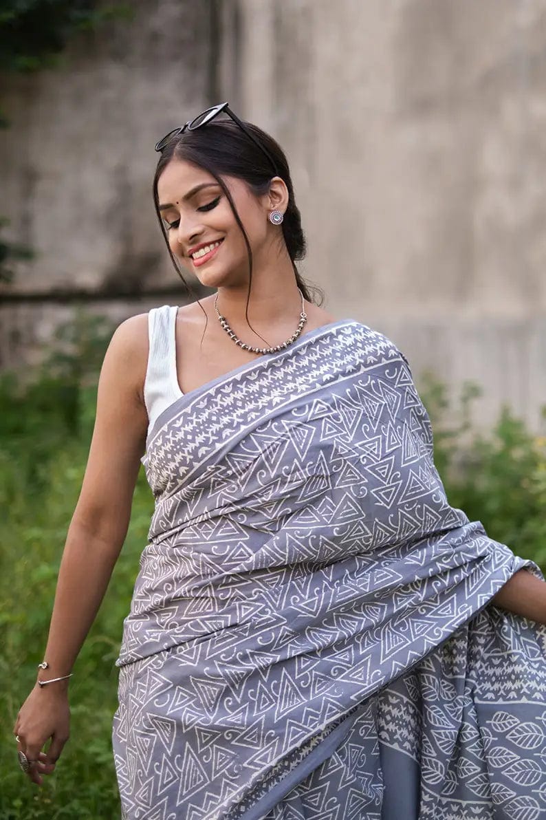Walking in Cochin - Grey Block Print Mulmul Cotton Bagru Saree - Image 5