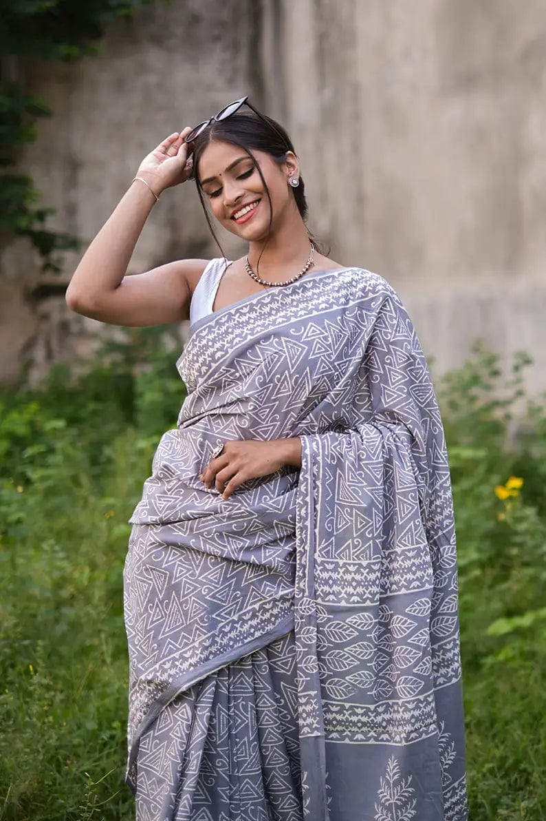 Walking in Cochin - Grey Block Print Mulmul Cotton Bagru Saree - Image 6